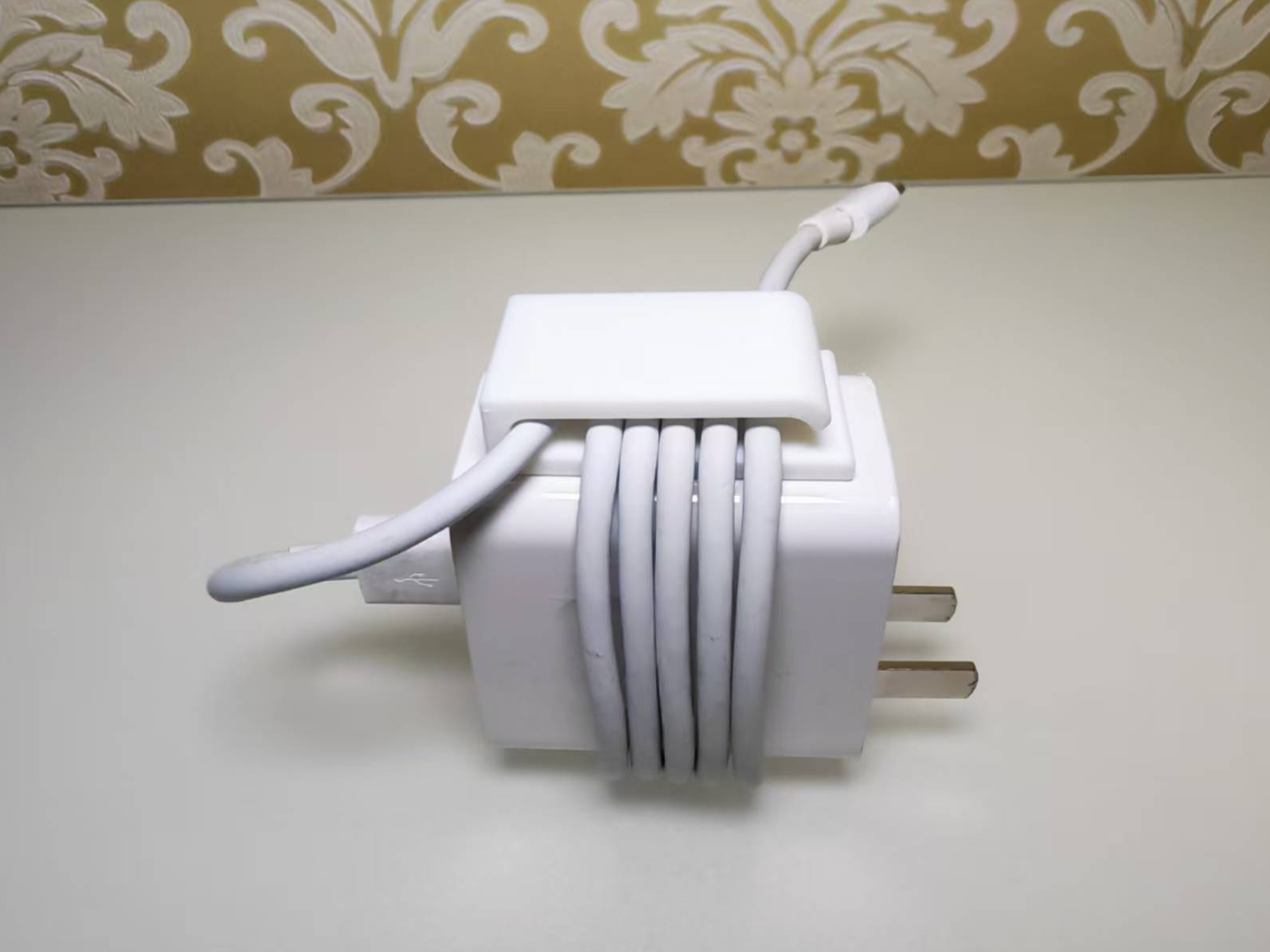 多功能收纳器/充电线固定器/理线器