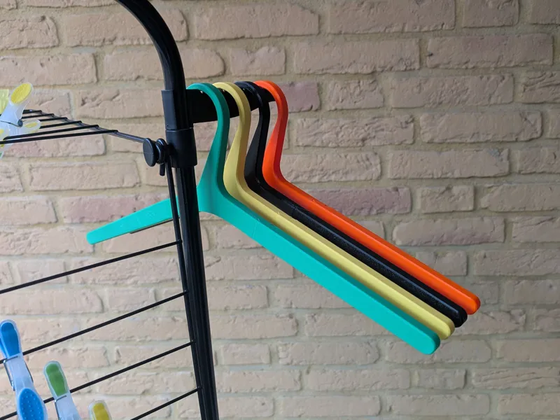 Clothing hanger