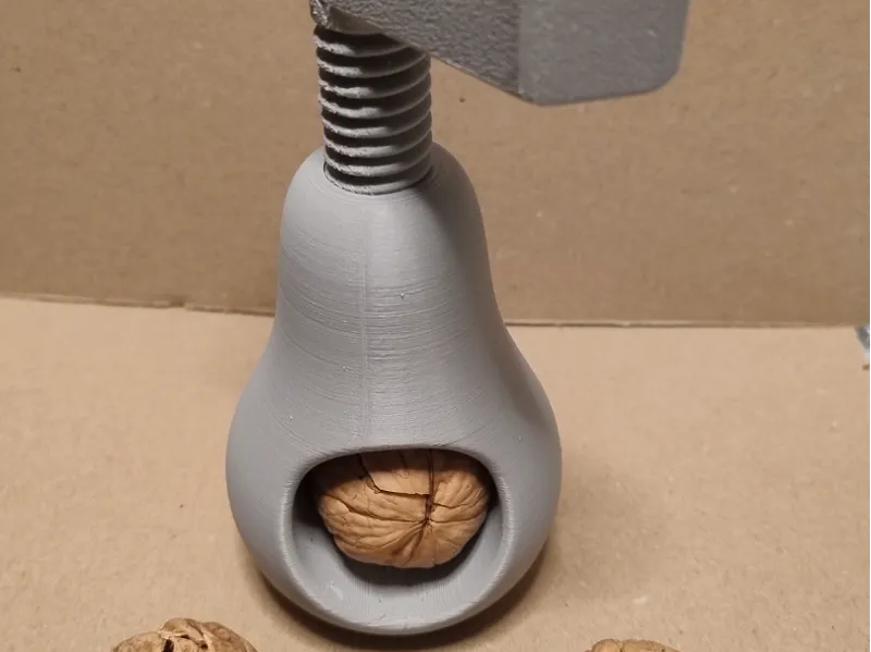 schiaccianoci a forma di pera