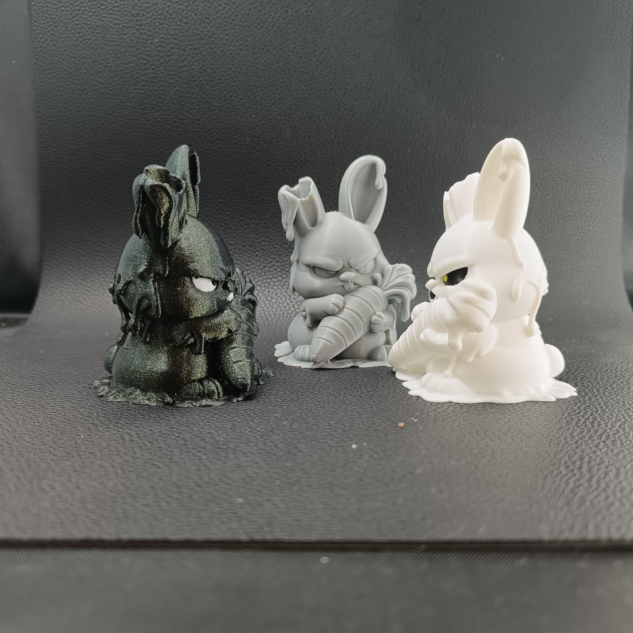 Miniatura 1 do modelo 3D Grumpy Melting Chocolate Bunny – Easter 