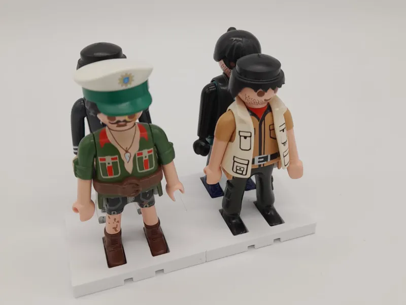 Modulares Stecksystem für Playmobil-Figuren
