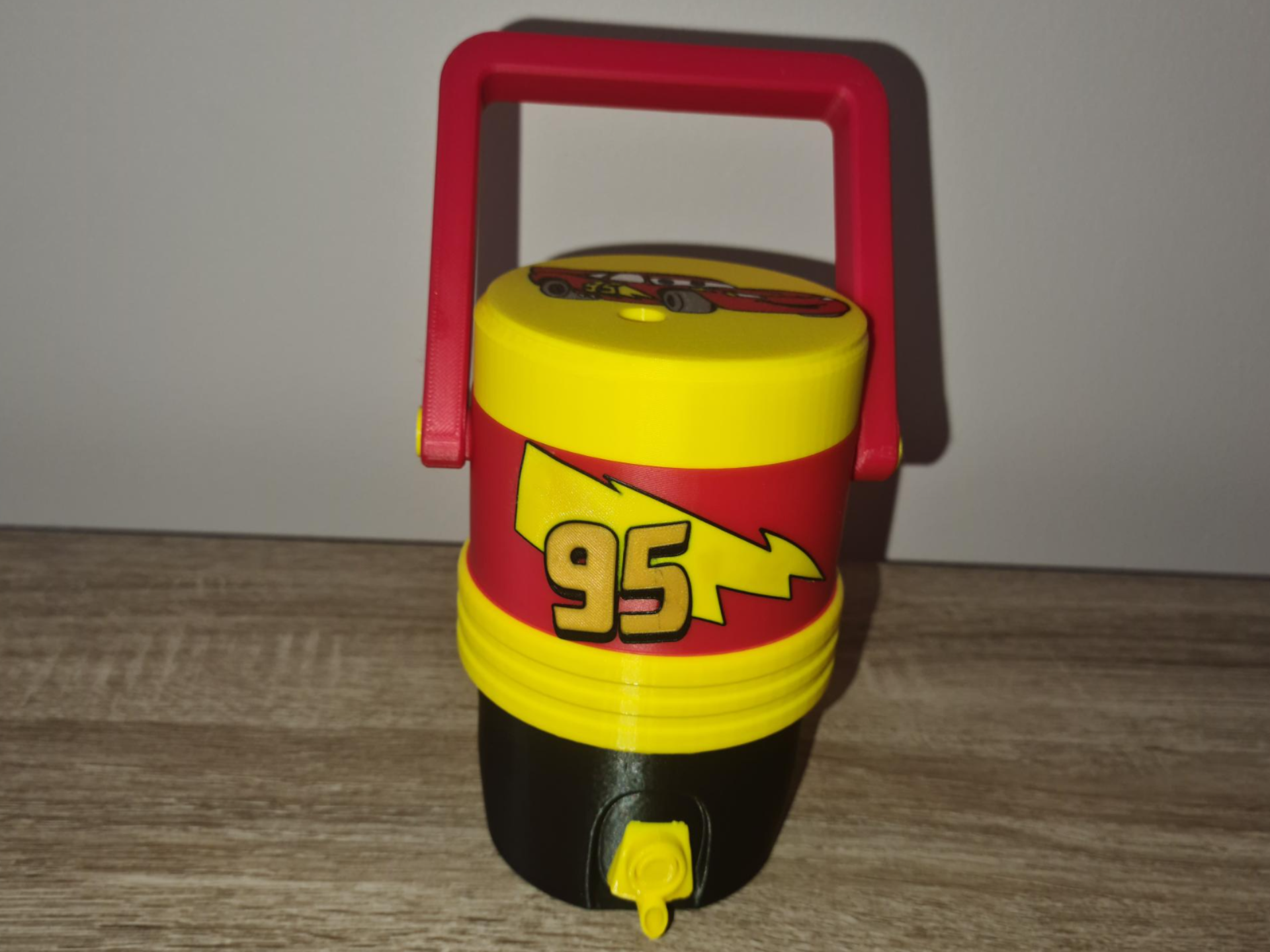 Lightning McQueen Screw-Top Can Holder