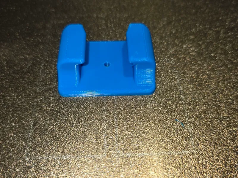 Clip mount for handheld radio/cb latch clip style