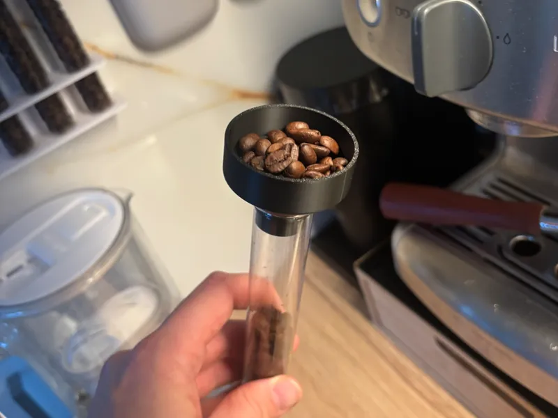 Coffee beans refilling funnel