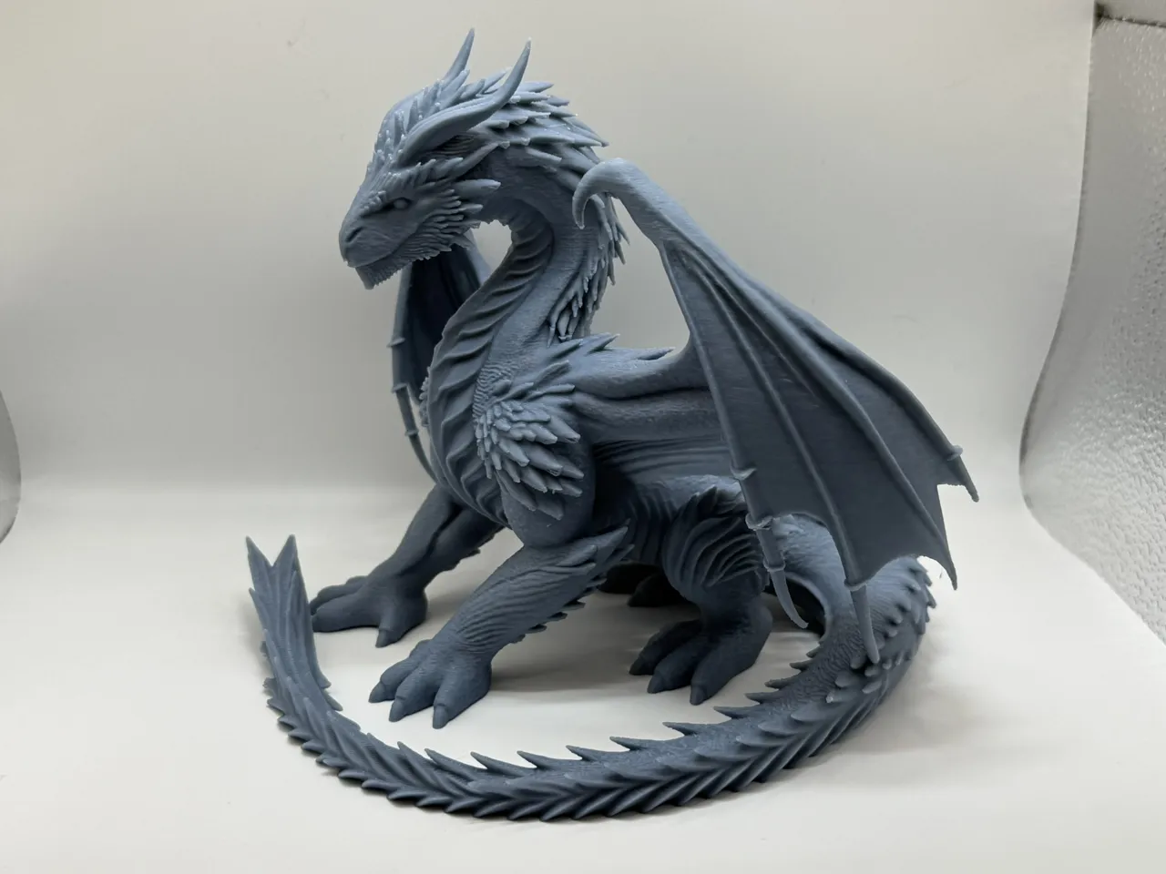 Figura Dragon imponente view 2