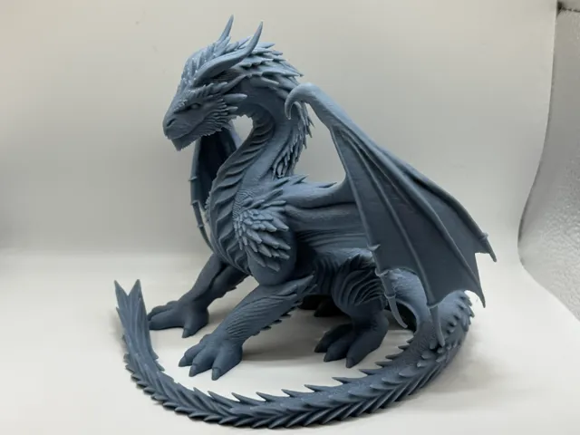 Figura Dragon imponente