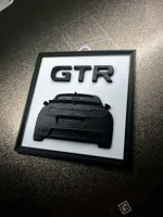 Nissan GT-R en relief mural — photo 3