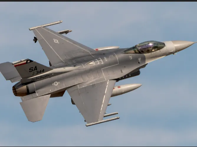 F-16 silhouette