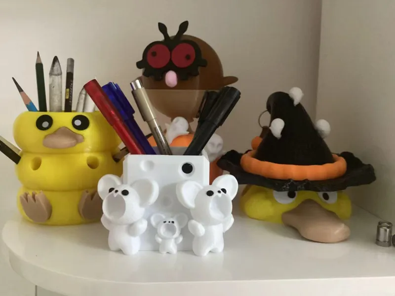 针织一家鼠笔筒