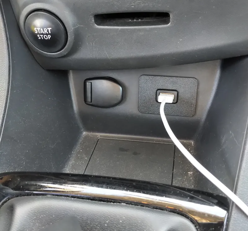 Prise de charge USB-A + Type-C - Renault Clio 4