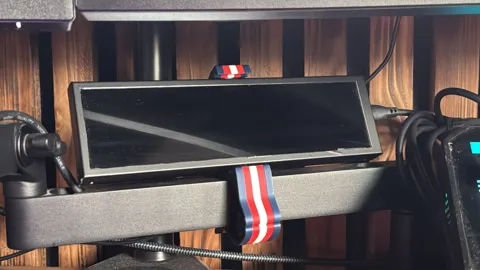 Ultimativ Desk & Cockpit Phone Holder Clip v3 view 3