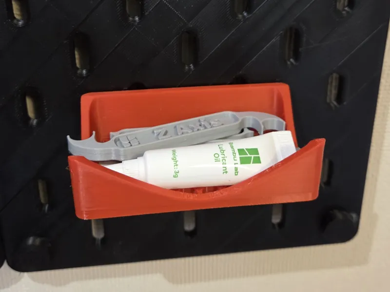 Skadis Holder - Storage for Lubrivation oil &Tools