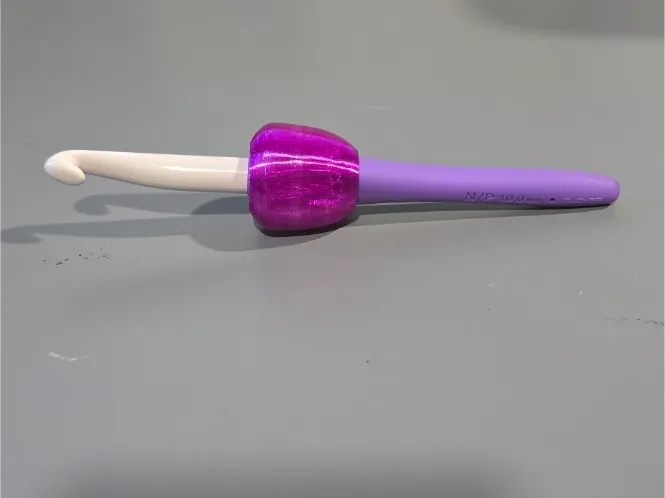 ergonomic grip crochet hook