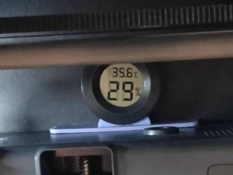 Hygrometer dust cover