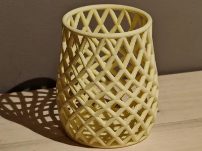 Tubular pen holder
