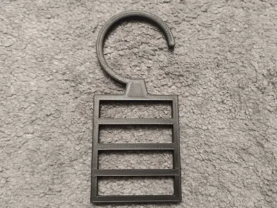 Infinitely expandable belt/tie hanger