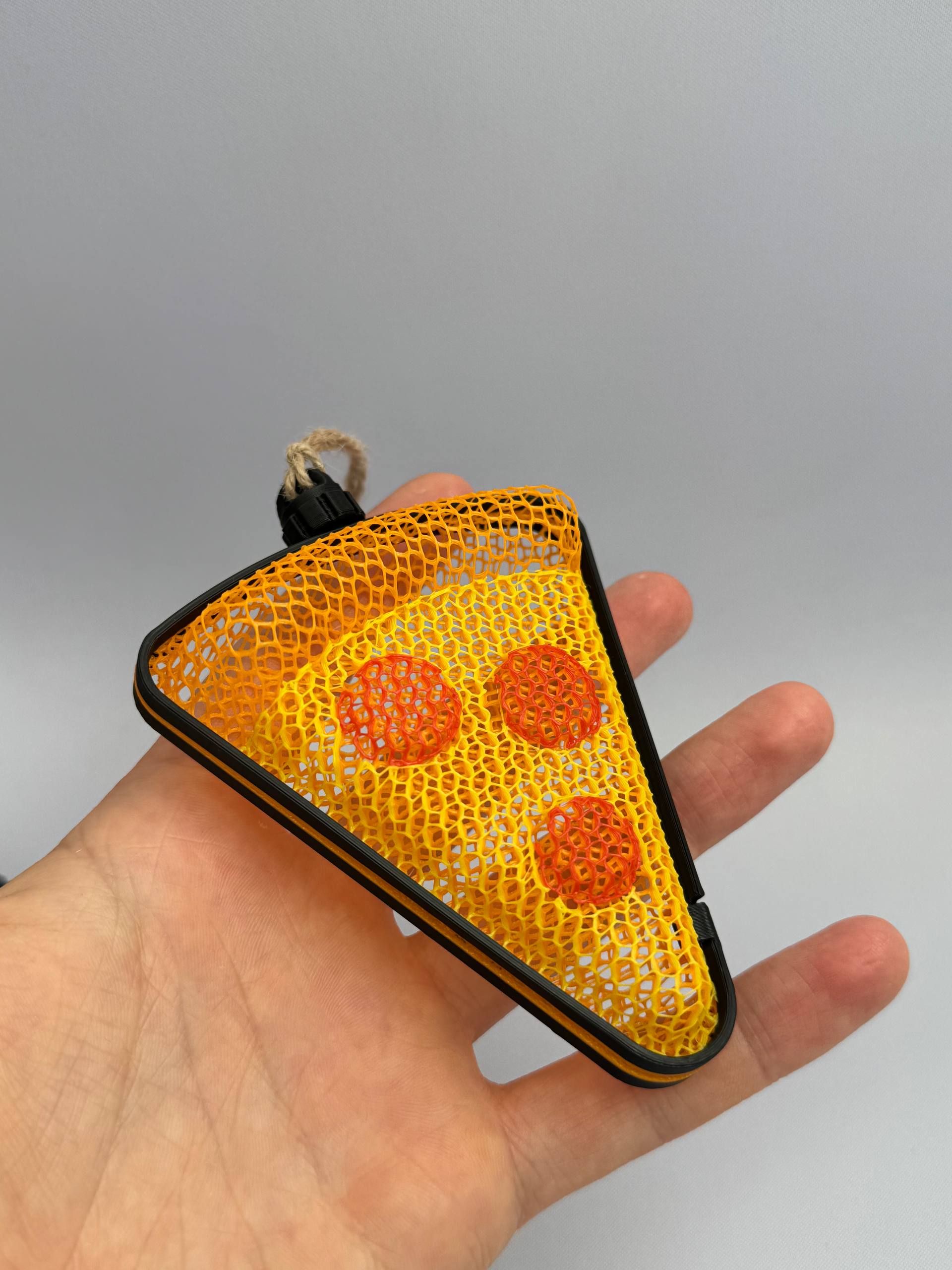 Thermoformed pizza slice - candy container - 1