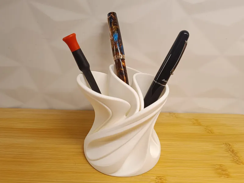 Wave Sculptural Pen Holder – Modern Desk Organizer