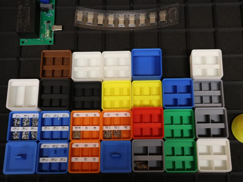 Gridfinity SMD Bin 1x1 - 1-3HE - 2-6Fächer + Label