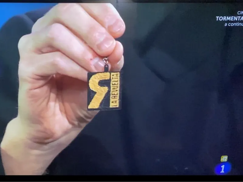 Llavero con el logo de la Revuelta