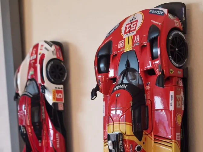 Burago 1/24 Scale Wall mount 