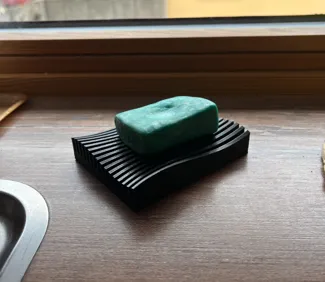 Wavy soap dish