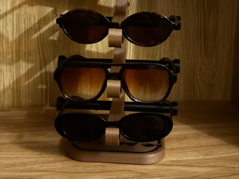 Soporte: 4-Tier Sunglasses & Eyeglasses Display Stand — referencia de MakerWorld