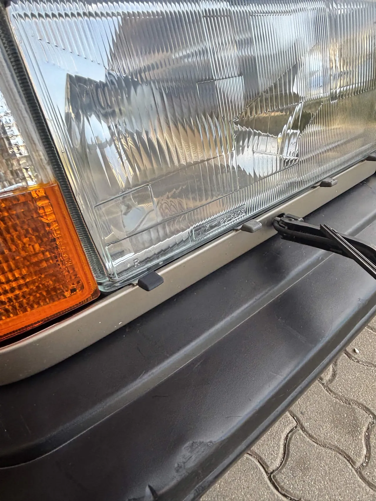 Volvo 940 Headlight Wiper end stop cover view 2