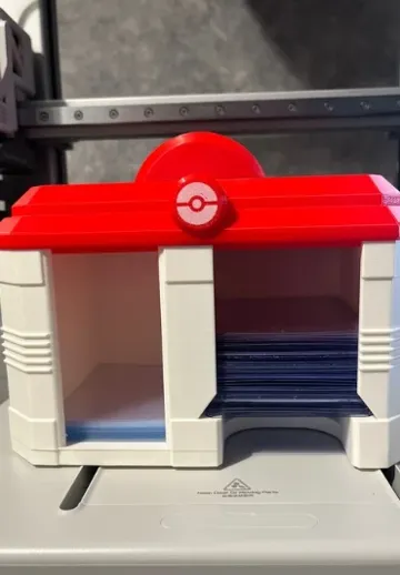 Letrero o emblema decorativo: POKEMAN TCG TOPLOADER SLEEVE DISPENER — vista de referencia 3