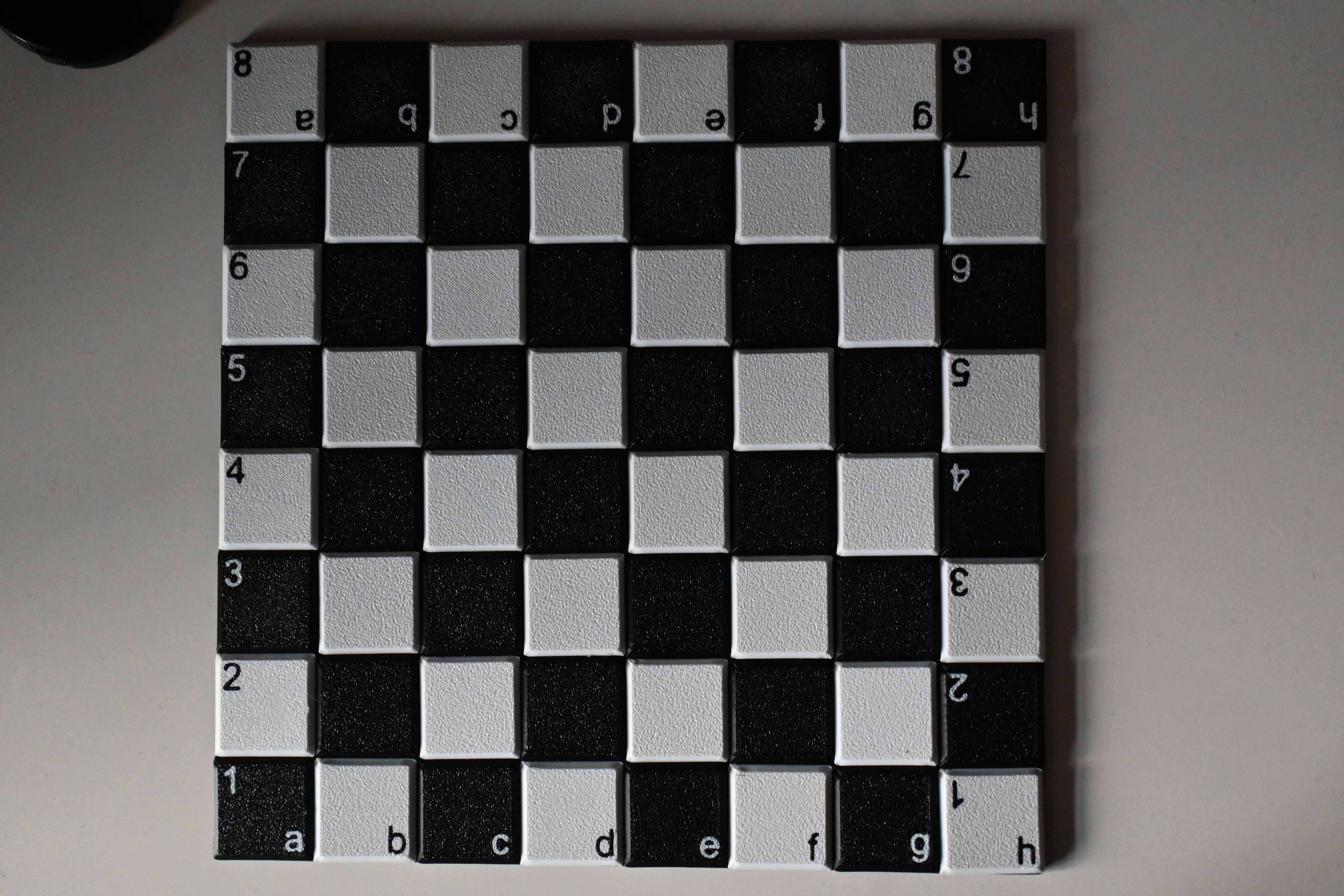 Miniatura 5 do modelo 3D Minimalist Chess Set | Foldable & Portable