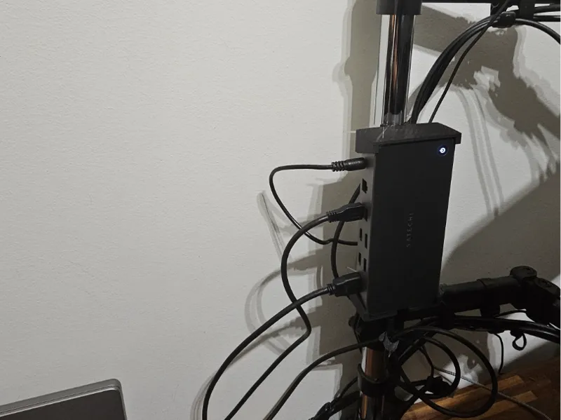 Satechi dock attachment for 32mm screen pole