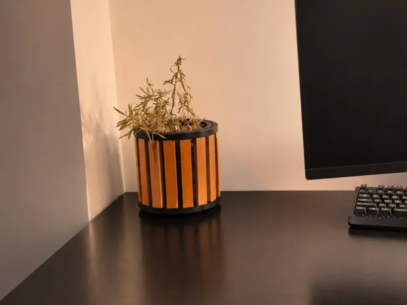 Pot de fleur design avec du bois