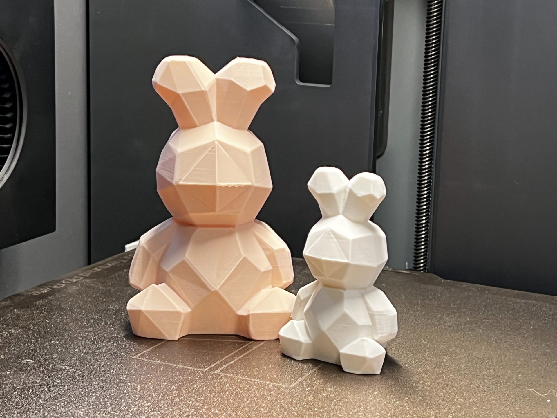 Miniatura 1 do modelo 3D Low Poly Easter Bunny