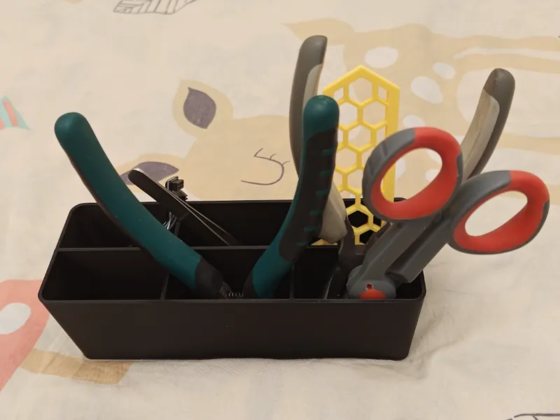 六格通用收纳盒笔筒Six compartment storage box pen holder