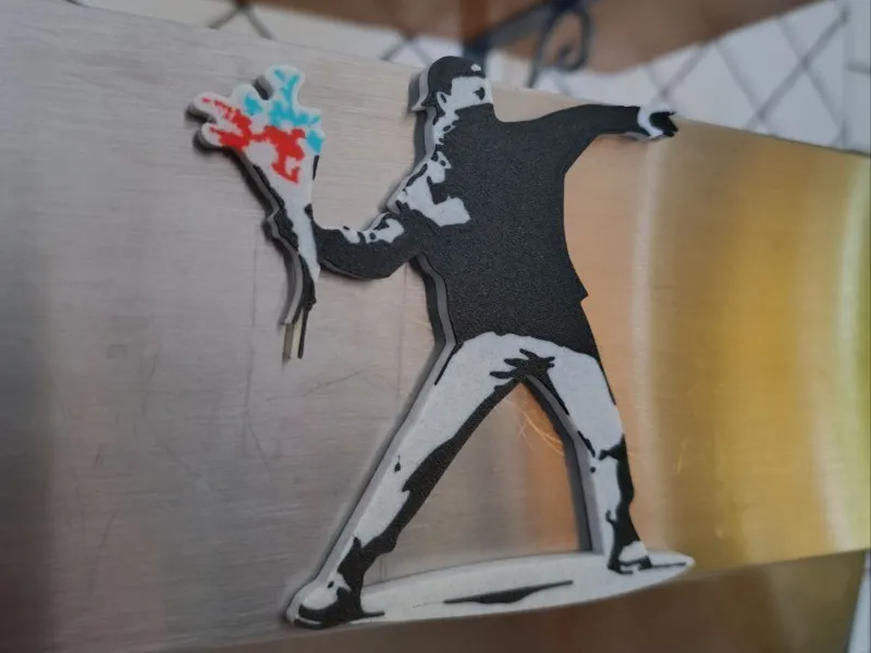 Flower throw - Banksy magnet