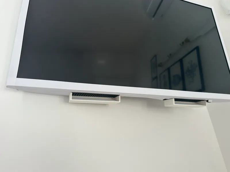 Deflettore per casse acustiche dei televisori