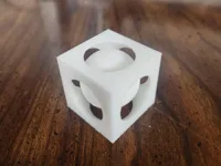 Cube impossible avec sphère prisonnière — photo 1