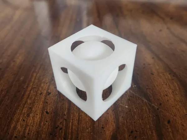 Cube impossible avec sphère prisonnière