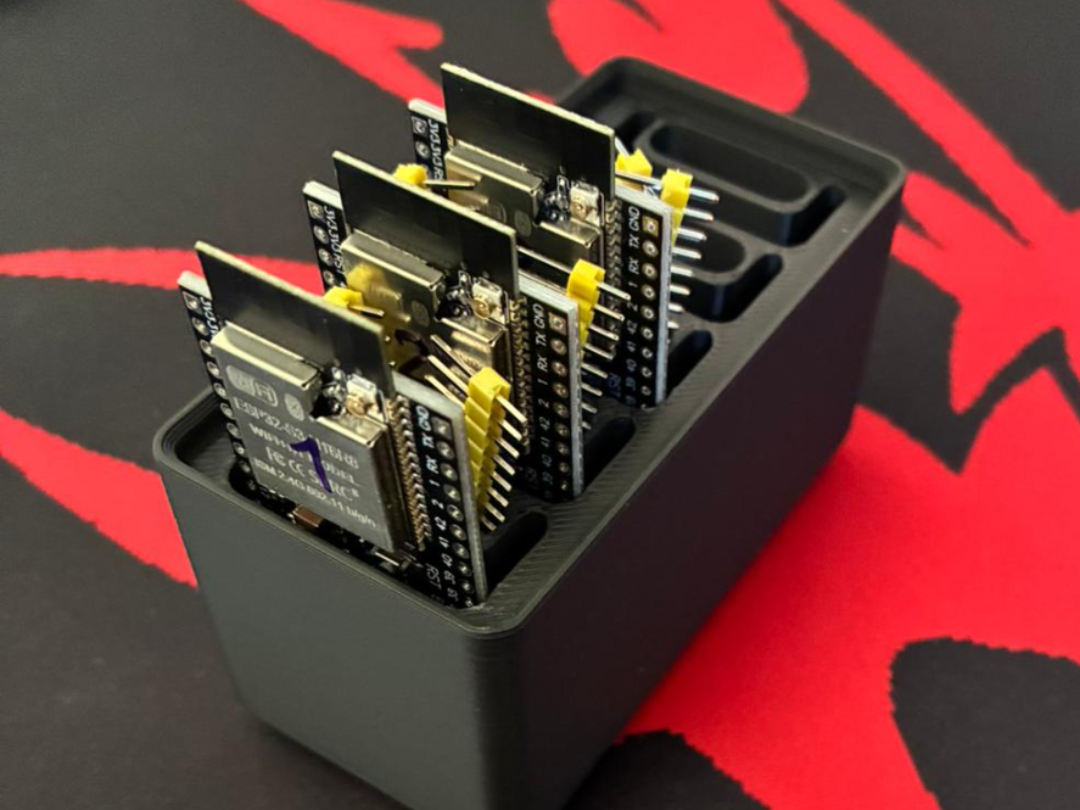 Gridfinity ESP32 Holder With Storage Holes