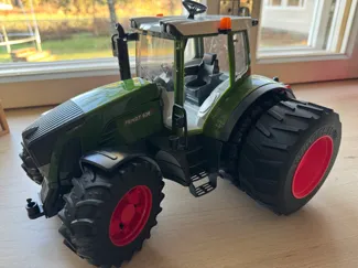 Bruder Tractor dual tires