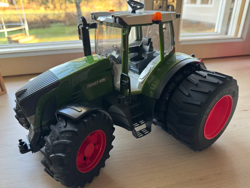 Bruder Tractor dual tires
