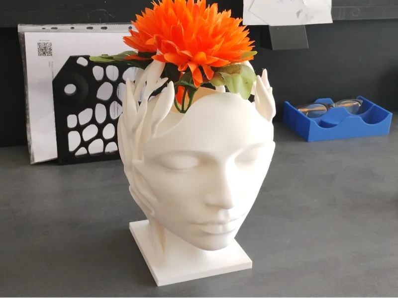 Vase en Sculpture de la Muse Naturelle  