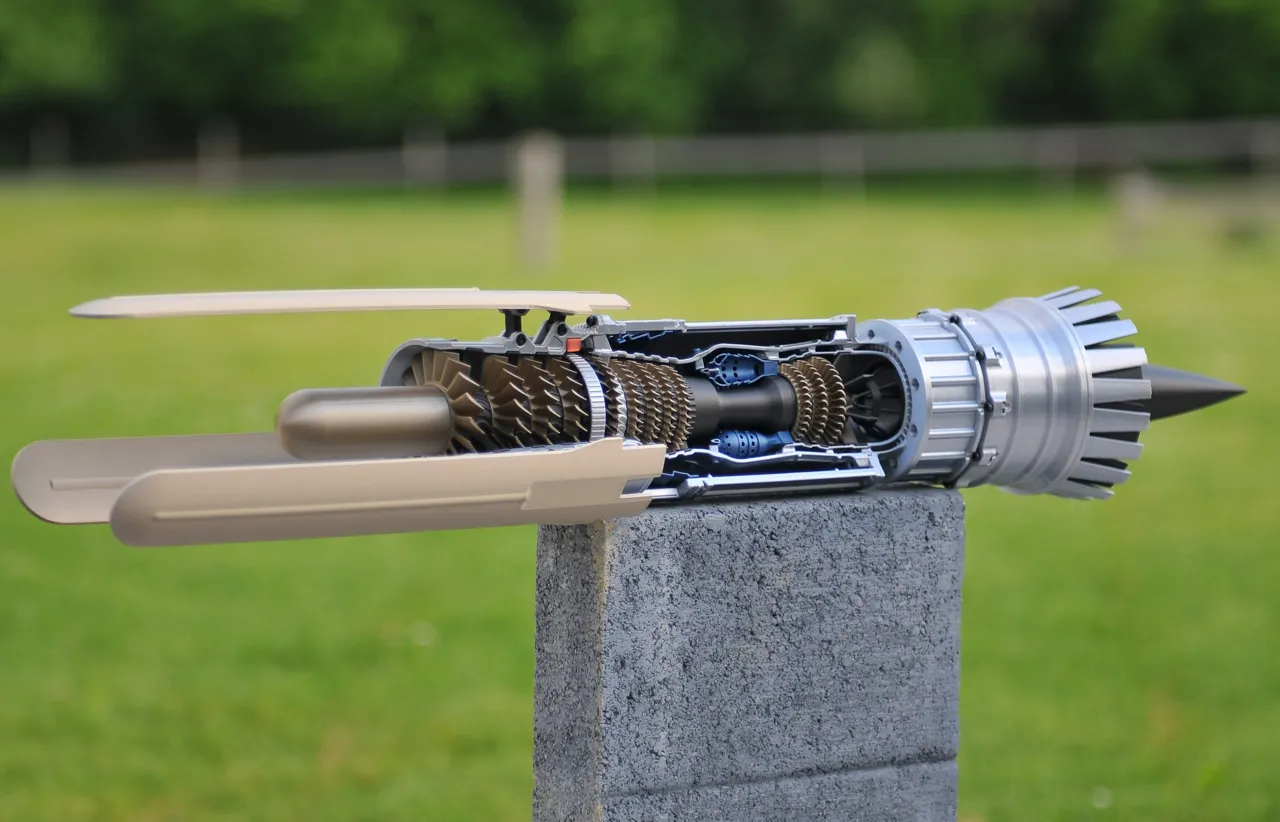 Anakin Skywalker PodRacer Engine - Section Cutout view 4