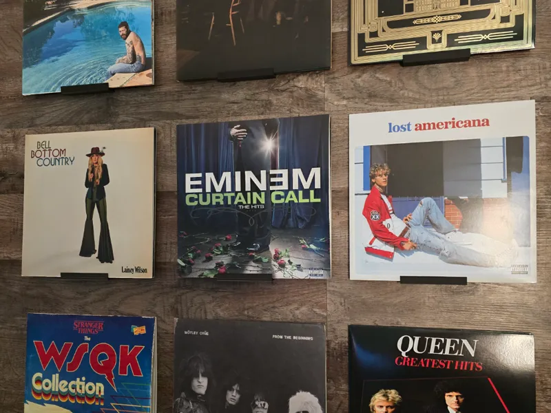 Vinyl wall mount