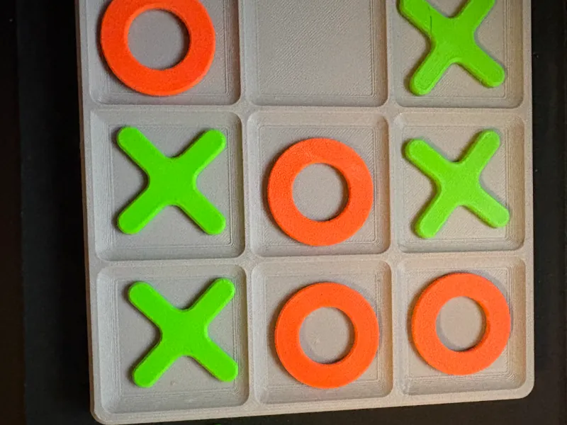 TIC TAC TOE/ Drei Gewinnt