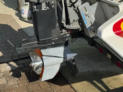 Outboard low water pickup, nosecone flusher.