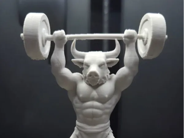 Figurine Minotaure haltérophile