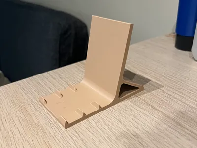 Simple adjustable phone stand (no moving pieces)