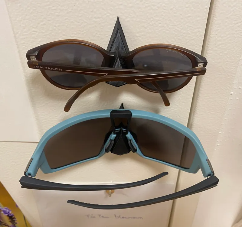 Magnetic mini Sunglass holder