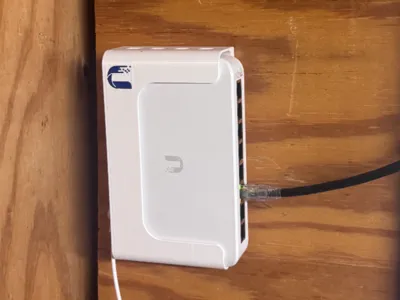 Unifi 8 Port Lite POE Switch wall mount